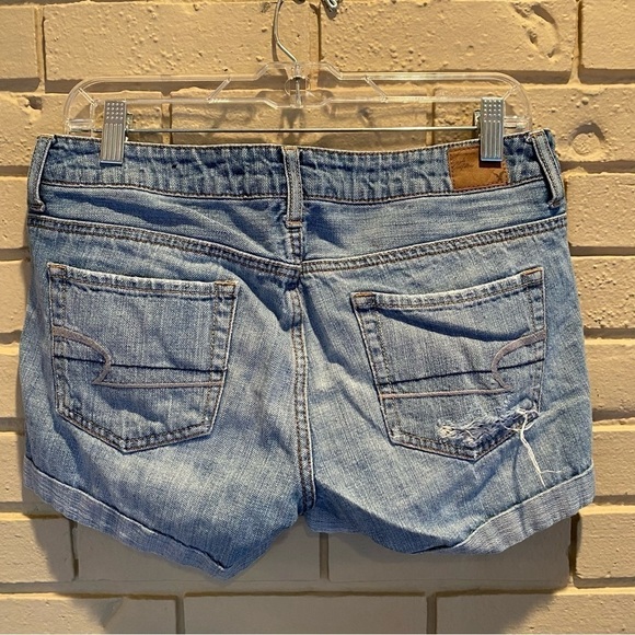 American Eagle Cuffed Shorts Womens Denim Blue Distressed 4” Inseam Size 4 - Picture 2 of 6